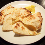 たんどーる - チーズナン(470円)