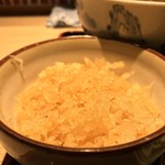 味奈登庵 - 揚げ玉♡  
      さすが味奈登庵、揚げ玉もプリタツなンです！