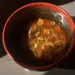 ハーフ&ハーフ（濃厚魚介豚骨、ビネガー） ¥800 のつけ汁（ビネガー）