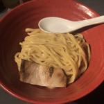 ハーフ&ハーフ（濃厚魚介豚骨、ビネガー） ¥800 の麺