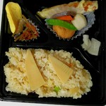 本家かまどや - 料理写真:季節の定番  筍ご飯   ちょっとおかずが寂しいか