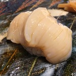 第三春美鮨 - 野付の天然殻付き帆立貝 独自の食感がないのであくまでも参考提供。