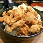 伝説のすた丼屋 - 超鬼盛りすたみな唐揚げ丼（１２個）980円