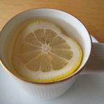 ごはん屋 今ここ - レモンを入れると…！？