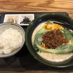 自由本舗 はなひこ - 豆乳担々ラーメン、ごはん.漬物♪