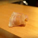 鮨 尚充 - 白甘鯛で羅臼のバフンウニを巻いて