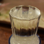 魚三酒場 - 寒い日は熱燗にかぎりますね