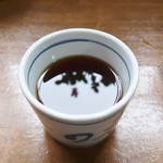 釜あげうどん 長田 in 香の香 - つけ出汁は香りの良いイリコの風味がバッチリ！