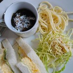 香蔵 - タマゴサンド、 サラダ 、コーヒーゼリー、サラスパ