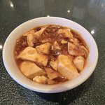 香港食堂 - 麻婆豆腐（意外と辛い、人気があるのか必ずあるメニュー）