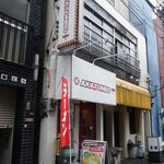 アカトンボ - 店名は赤とんぼだけど外観は真っ白(笑)