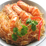 Lightly steamed shrimp and vermicelli noodles "Kung Op Unsen"