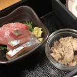 Hettsui San - 刺身は中トロとハマチ、煮物は鮪だと思います。。。