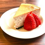 Furuto - 乙女のいちご チーズケーキ  いちごの甘み、
                        酸味に土台のチョコレートがビターで美味しい❤️