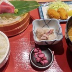 Marusa Suisan Aichi Miyoshi Ten - まるさ日替わり定食。刺身と牡蠣フライ
