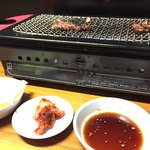 焼肉たじま - ランチセット（¥1080）
            肉、白ごはん、キャベツ、スープ、キムチ