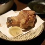 Motsunabe Rokkasha - 九州産朝引きの鮮度命の鳥を美味しい塩のみで、カラッと揚げてます。