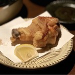 もつ鍋 六花舎 - 九州産朝引きの鮮度命の鳥を美味しい塩のみで、カラッと揚げてます。