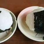 そばっ子屋 - おにぎり 小と大