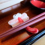 Kankou Annai Sho Baiten Sakura Michi - 箸置きがたつのらしく赤とんぼ！