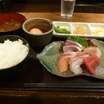 日本酒とお魚きっちん　祐星 - お造りてんこ盛りと玉子かけ飯定食