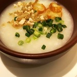 鴻臚 - 土鍋かゆ薬味いろいろ。