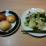 ベーカリーレストランポルボロン - パン＆いろいろサラダ