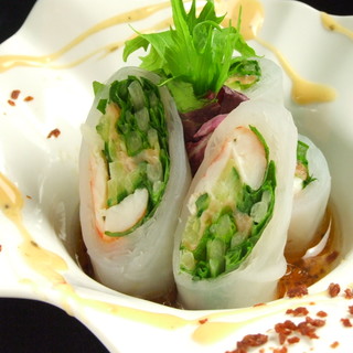 We are particular about making homemade products as much as possible, such as fresh spring rolls and homemade pizza.