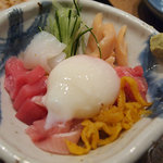 Kaisen Dokoro Sushi Tsune - バクダン　ヒキワリ納豆と海鮮をぐちゃぐちゃ混ぜて、それをのりで巻いていただきます。