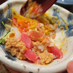 Kaisen Dokoro Sushi Tsune - バクダン　ヒキワリ納豆と海鮮をぐちゃぐちゃ混ぜて、それをのりで巻いていただきます。