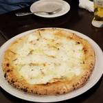 ピッツェリア ゼータ ドゥエ - クアトロファルマッジ