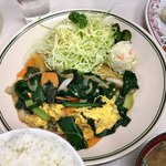 餃子の王将 - サービス定食(¥635)おかずアップ
今日は玉子とほうれん草炒めだった。野菜は他にも入っているが、肉っ気は一切無い。ほうれん草は茎の部分が少なく、ひょっとしたら業務用の冷凍野菜ではないだろうか？