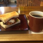 トレモロ - モーニングの日替わりサンドイッチ、コーヒー