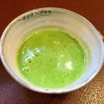 ジャム cafe 可鈴 - 鮮やかなグリーンが美しい「ホウレン草のポタージュ」