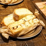 チンクエ イカリヤ - ☆自家製パン