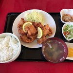 栄華飯店 - 鳥のからあげ定食 ¥880