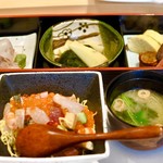 ちらし御膳1500円(税別)