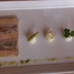 銀座 シェ・トモ - ２０１１年６月 　コラーゲンたっぷりの豚足と豚耳のゼリー　テリーヌ・フォアグラのミルフィーユ仕立て