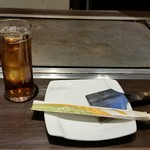 Okonomiyaki Teppanyaki Yocchan - 鉄板に向かうカウンター席。