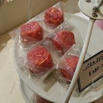 ル・ジャルダン・デュ・ソレイユ - 看板菓子のバラのマドレーヌ＠280円