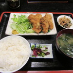 Kojima - 「カキフライ」の定食一式