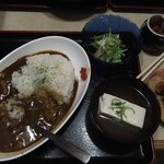 Tori To Gyuuno Omise Kasumiya - 唐揚げ 牛スジカレー 700円