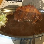 Hibikiya Kicchin Tsusuri - キャーーー！！！とりカツカレー！！！
                大盛り注文したが、盛り付け直前にお客さんがやけに多く白飯大盛り無理との事・・・
                
                残念・・・
                
                普通サイズです。
                あーだったらラーメンも頼めばよかったなーーー
                
                