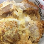 旭川ラーメンこぐまグループ - カツ丼のカツも揚げたてです