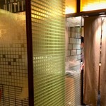 鉄板DINING O - 個室もある(店内呼称はVIP)。最大7名が入れる。別途チャージ3000円が必要。