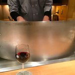 鉄板DINING O - なかなか大げさな鉄製のガードパネル(？)。透明な材質にしたらいいと思うが。