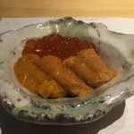 鮨　Shizuku - 雫コース18000円・⓴羅臼産海水バフン雲丹と イクラの小さな丼