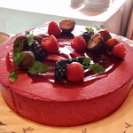 伊丹シティホテル - マロンとカシスのガトー＠MVP。カシスムースに忍ばせた2種のマロングラッセがゴロゴロ