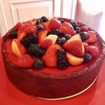 伊丹シティホテル - ルージュ＠ベリーの真っ赤なケーキ