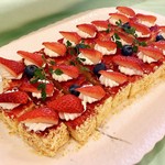 伊丹シティホテル - 苺のミルフィーユ＠カスタードがたっぷりサンドされたサクサクパイ